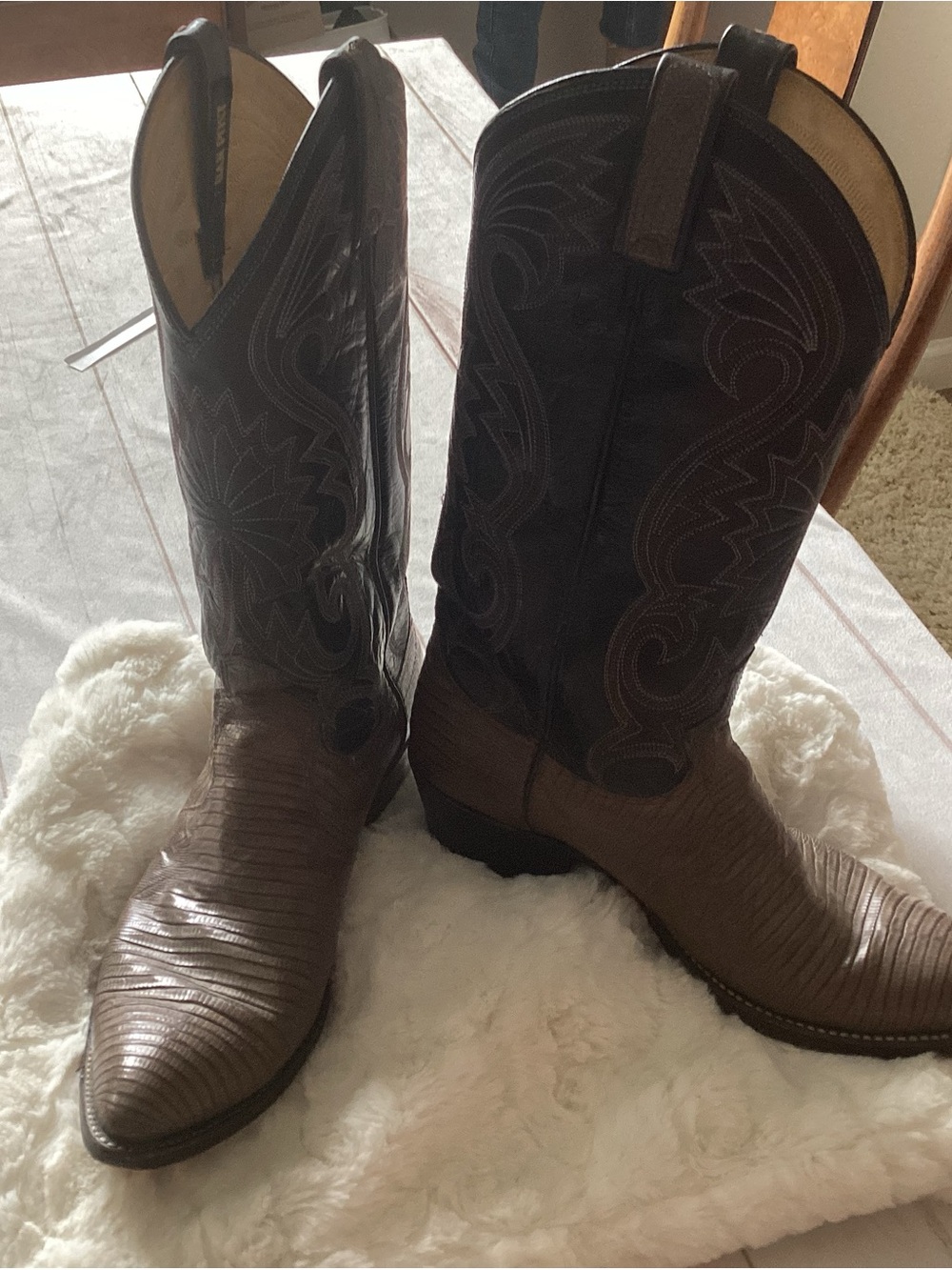 Dan Post Leather Boot Interior with Black Label and Tan Lining